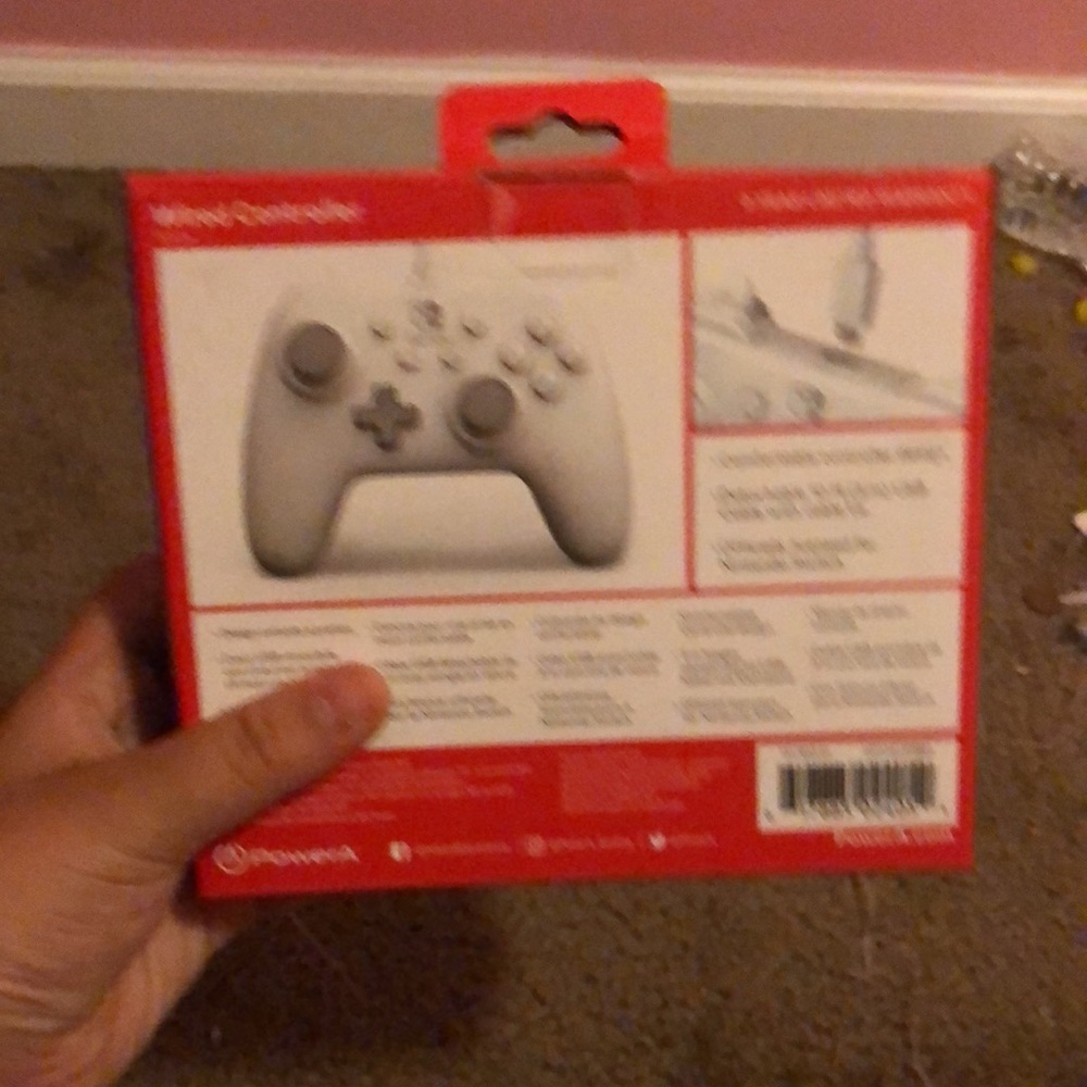 A white Nintendo controller - Picture 2 of 4